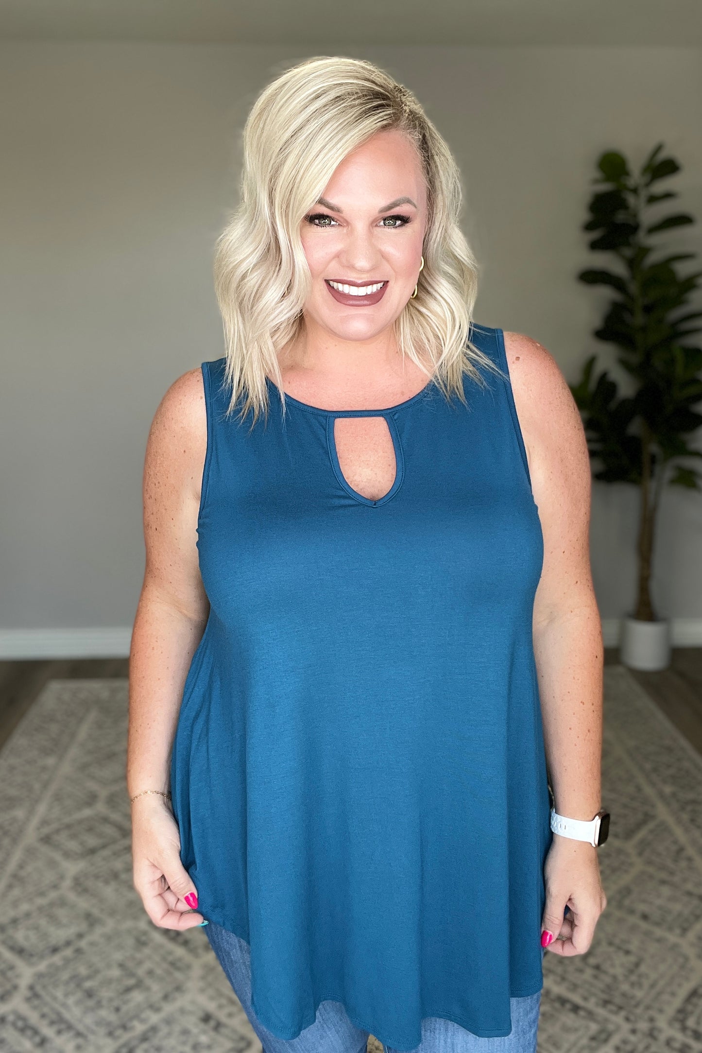 Greater than Great Keyhole Detail Tank in Teal